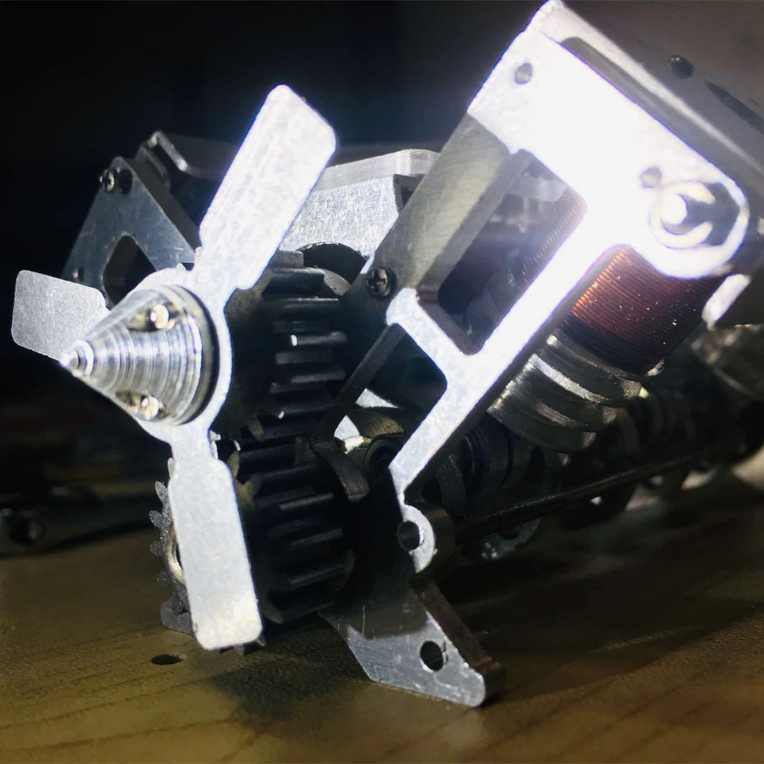 V8 Electromagnetic Engine Model For Model Car / Ship - Image 6