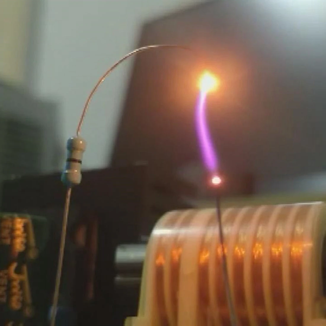 Bluetooth Tesla Music Coil Speaker Esound Plasma Singing Loudspeaker Experimenting Device Teaching Tool Desktop Toy - Image 3