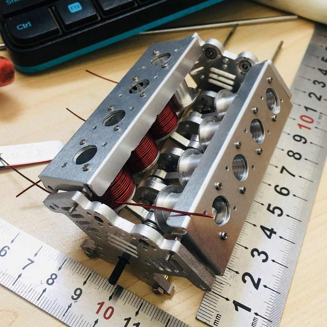 V8 Electromagnetic Engine Model For Model Car / Ship - Image 4