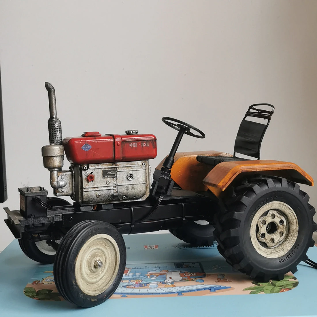 1/10 2.4G RC Tractor 4×2 Electric Antique Tractor Model Agricultural Transport Vehicle Toy - Image 9
