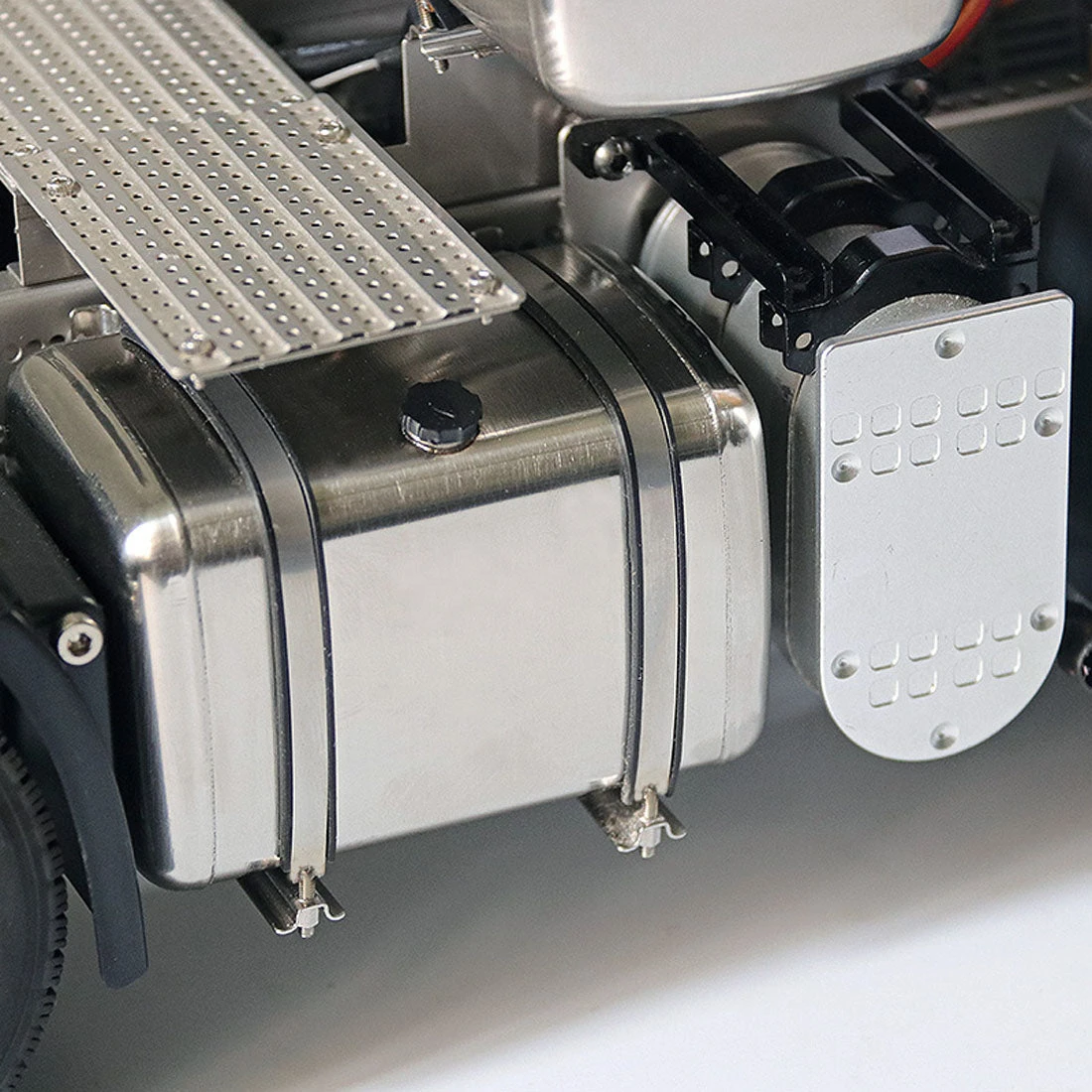 JDMODEL JDM-141 1/14 6x6 Electric RC Off-road Truck FMX Crawler Vehicle Heavy Trailer Truck Remote Control Construction Vehicle Model - Image 6